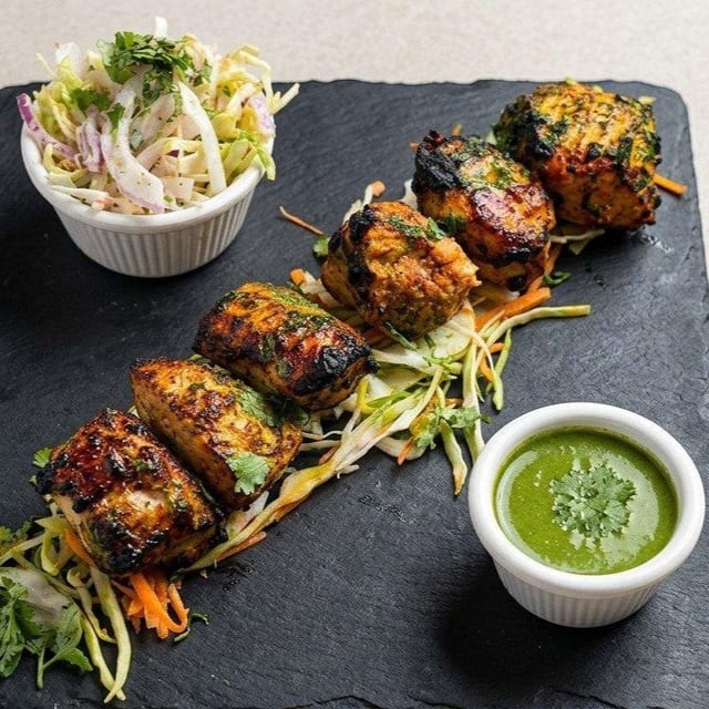 Bhatti Ka Murgh Tikka.